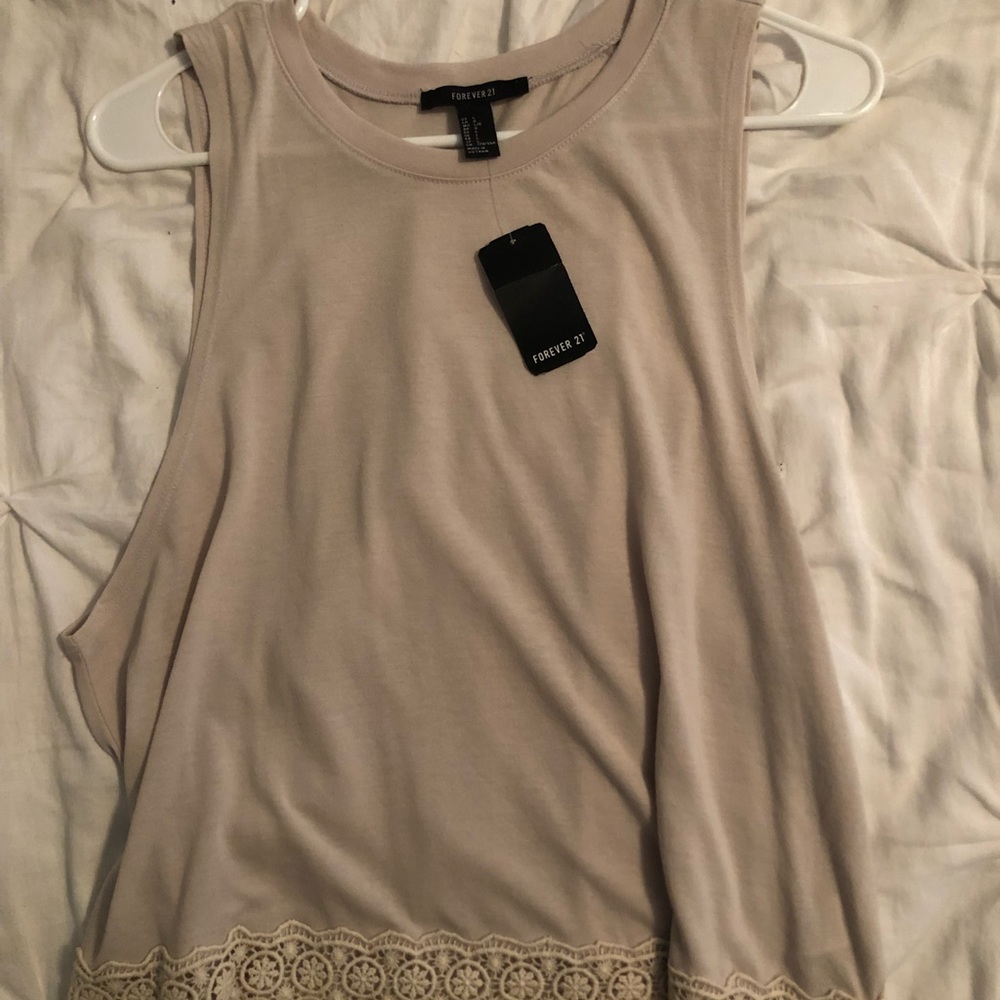 nude tank top w/ lace trimming. NBW w tags !!!!